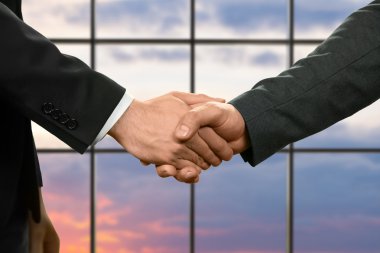 İşadamı sıkışalım gün batımında.