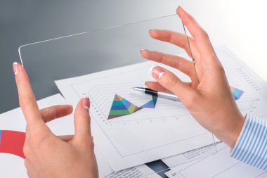 Cam tablet holding Businesswomans eller.