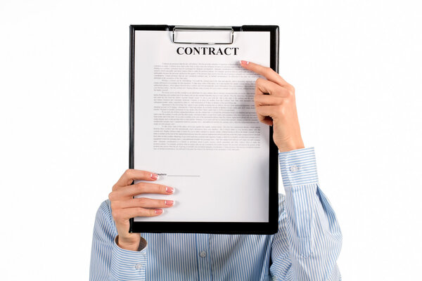 Секретарь прячет лицо за планшетом
.