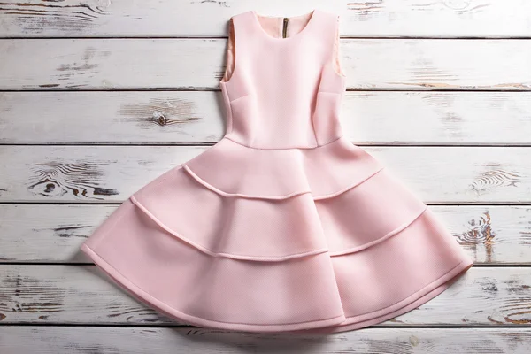 Dress on stores showcase. — Stockfoto