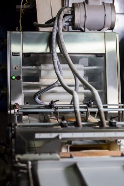 Fabrikada takım tezgahı.