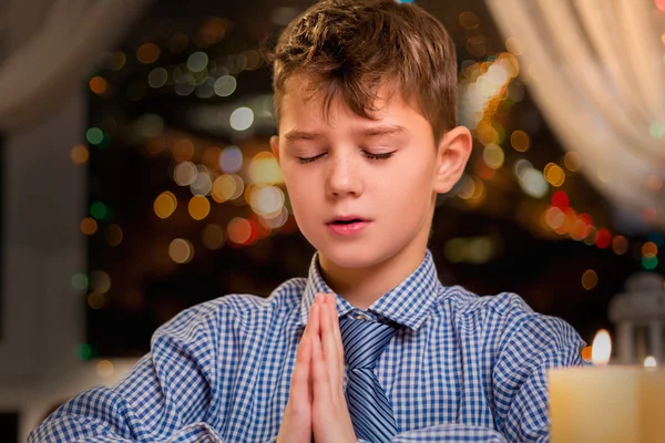 Child praying out loud. — Stock Photo, Image