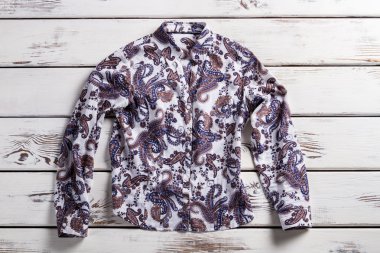 Çiçek desenli Bayan gömlek.