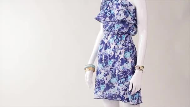 Sommerkleid im Wind. — Stockvideo