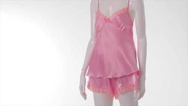 Wind blowing on pink nighty. — Stock Video