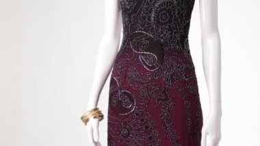 Vinous dress in the wind.