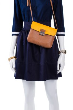 Donanma forması ile deri çanta.