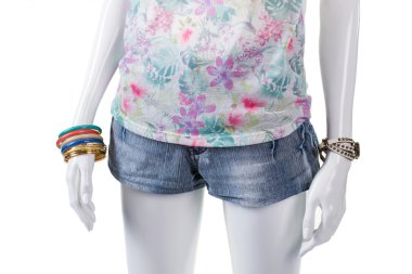 Çiçek üst ve bilek aksesuarları.