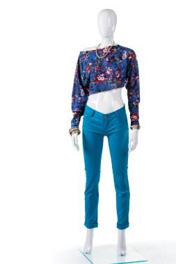 Çiçek kırpma üst ve pantolon.