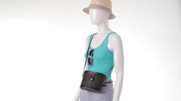 Mannequin in turquoise top rotating. — Stock Video