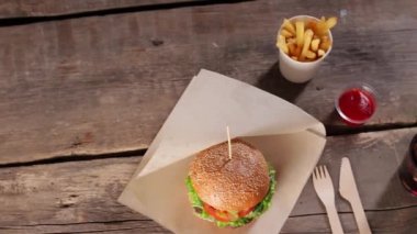 Burger bıçak ve çatal.