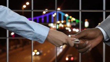 Afro para geçen el mans.