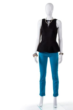 Siyah dar v yaka ile üst.