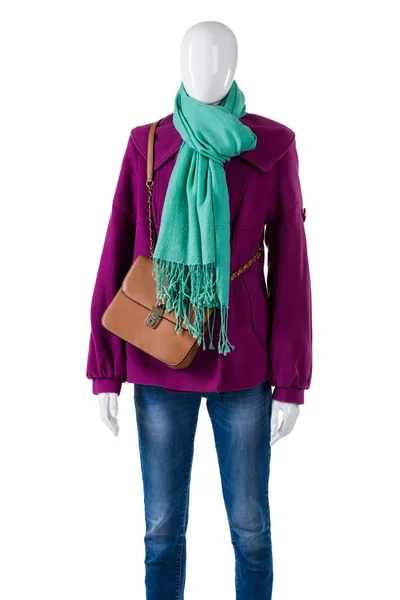 Écharpe turquoise avec manteau violet . — Photo