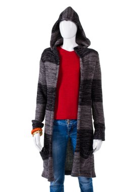 Çizgili kapüşonlu kazak ceket.