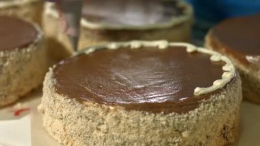 Kek dekore edilmiş.