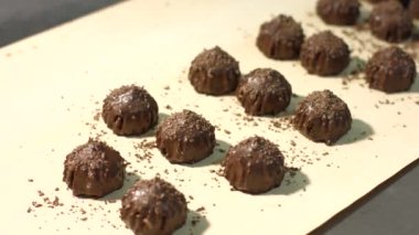 Bandında hareket şekerler.