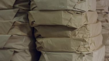 Büyük paketleri yığını.