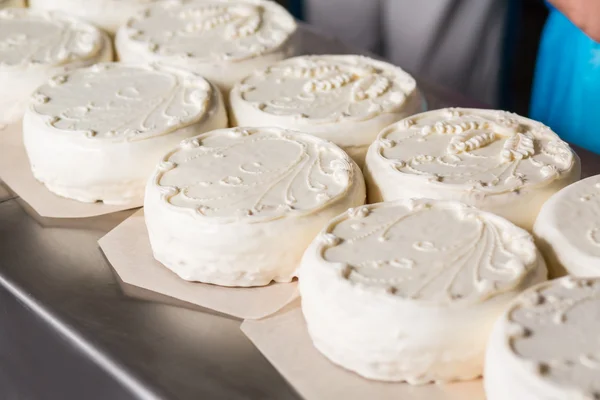 Tortas blancas con adorno . —  Fotos de Stock