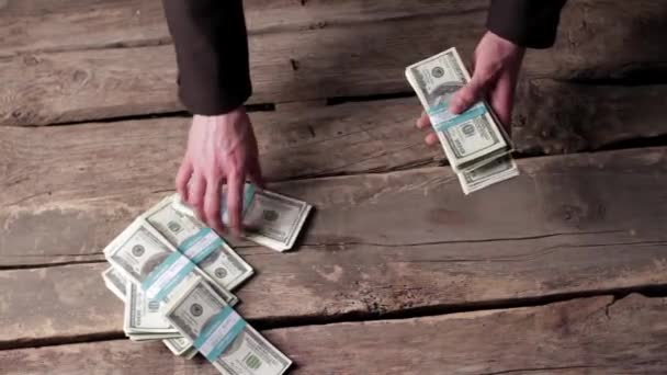 Mans mani rapidamente prendendo soldi. — Video Stock