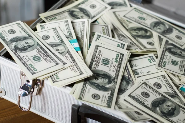 depositphotos_109317086-stock-photo-suitcase-with-pile-of-dollars.jpg