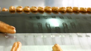 Konveyör aşağı kayan eklerleri.