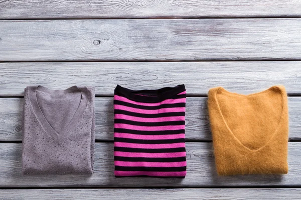 Gevouwen v-neck sweatshirts. — Stockfoto