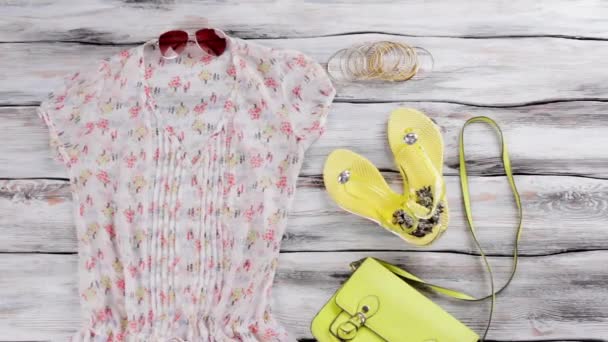 Summer blouse and flip flops. — Stock Video