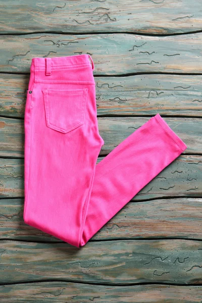 Vikta byxor av rosa färg. — Stockfoto