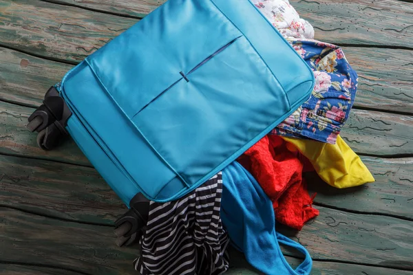 Blue overfilled suitcase. — Stock Photo, Image