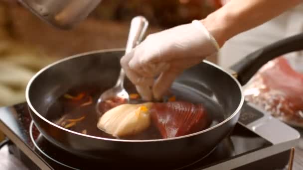 Sıvı Pan ile armut. — Stok video