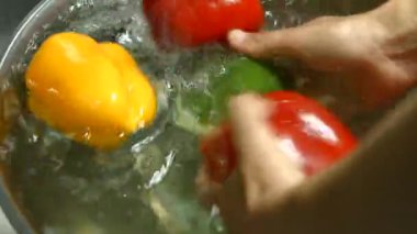 Dolmalık biber yıkama Mens eller