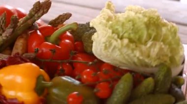 Patates ve brokoli ile domates.