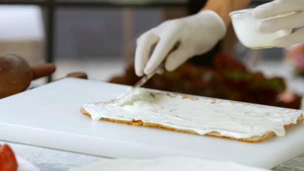 White cream on cooked dough. — Αρχείο Βίντεο