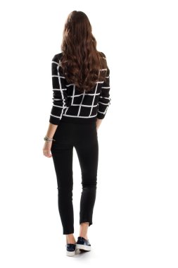 Siyah damalı kazaklı kadın.