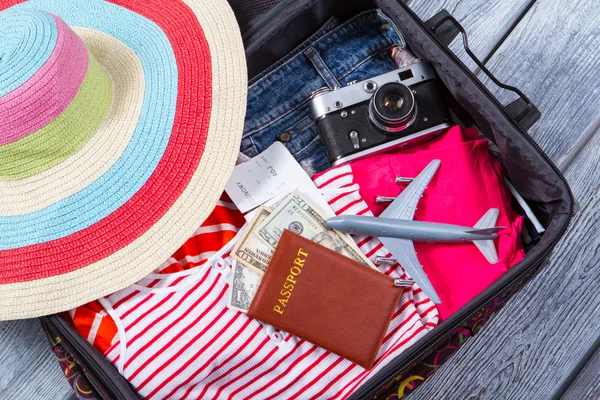 Camera in suitcase with clothes. — Stock Photo, Image