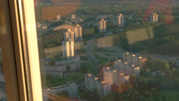 Vista della città dalla finestra . — Video Stock