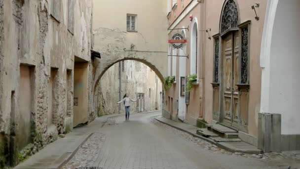 Lady v pomalém pohybu na lyžích. — Stock video