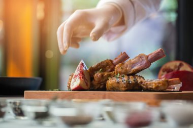 El kurulu etli yakınındaki.