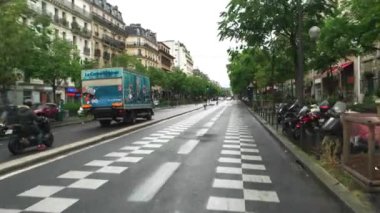 Araç yoldan görünümünü.