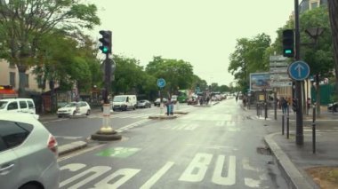 Şehir yolda hareket.