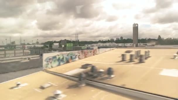 Vue de la ville depuis le train . — Video