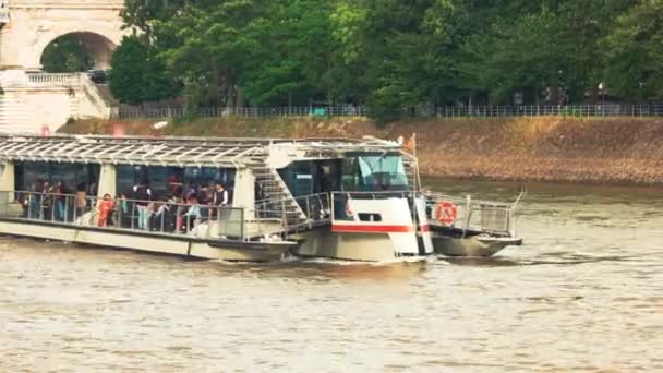 Barco com passageiros . — Vídeo de Stock