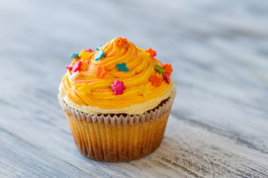 Portakal kremalı cupcake.