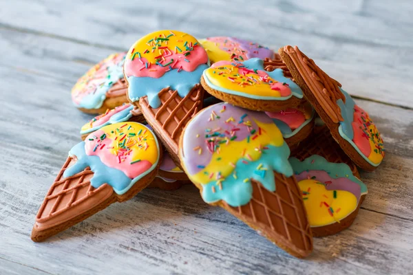 Pilha de cookies coloridos . — Fotografia de Stock