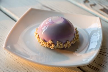 Küçük tatlı mor renk.