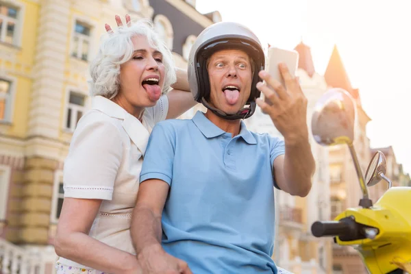 Volwassen paar weergegeven: tongen. — Stockfoto