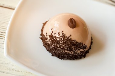 Küçük kubbe şeklinde tatlı.