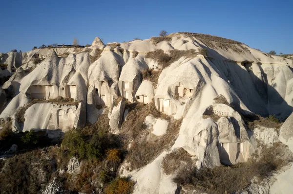 Cuevas y formaciones rocosas en Goreme, Capadocia, Turquía. — Foto de Stock