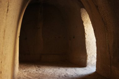 Kapadokya 'nın yeraltındaki mağarada bir tünel..